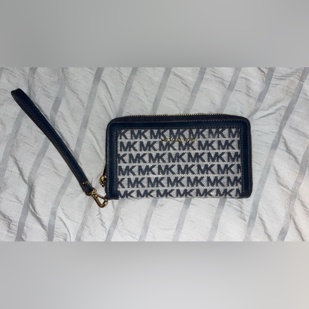 Michael Kors Adele Logo Jacquard Smartphone Wallet